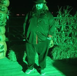 Meet your Posher, Larry